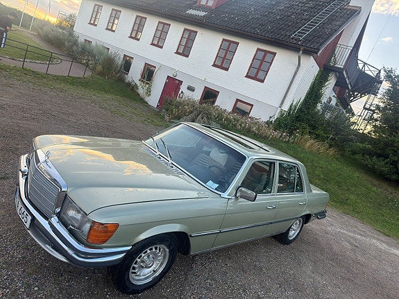 Mercedes-Benz 350 SE 4 of 5