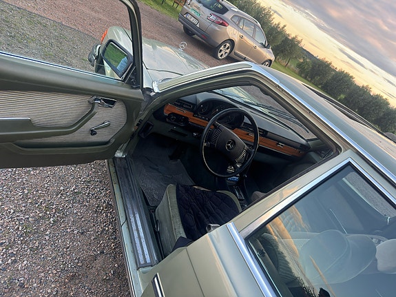 Mercedes-Benz 350 SE 8 of 10