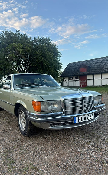 Mercedes-Benz 350 SE 2 of 5