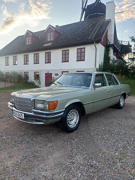 Mercedes-Benz 350 SE 3 of 5