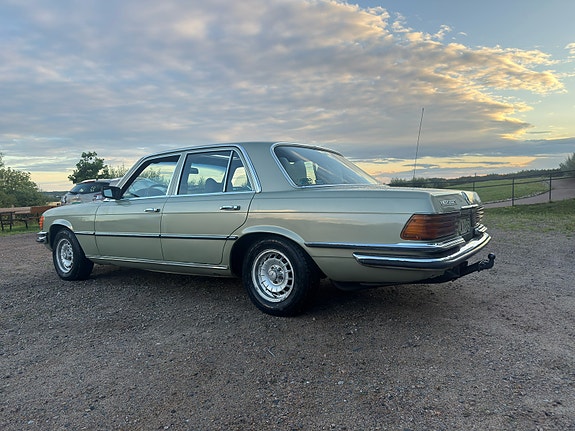 Mercedes-Benz 350 SE 6 of 10