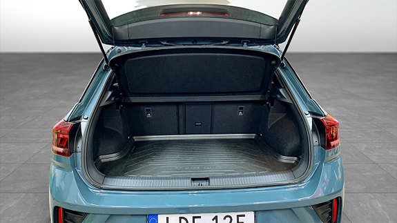 Volkswagen T-Roc 12 of 13
