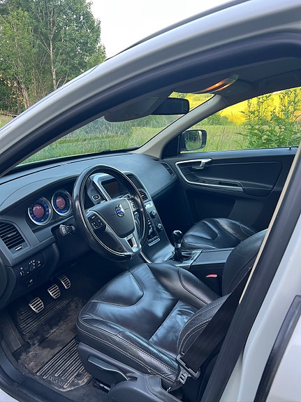 Volvo XC60 4 of 5