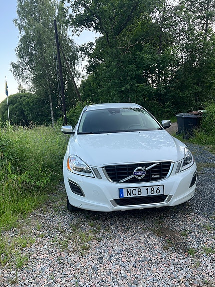 Volvo XC60 2 of 5