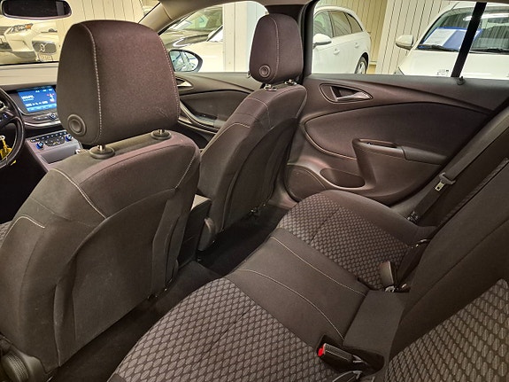 Opel Astra 12 of 13