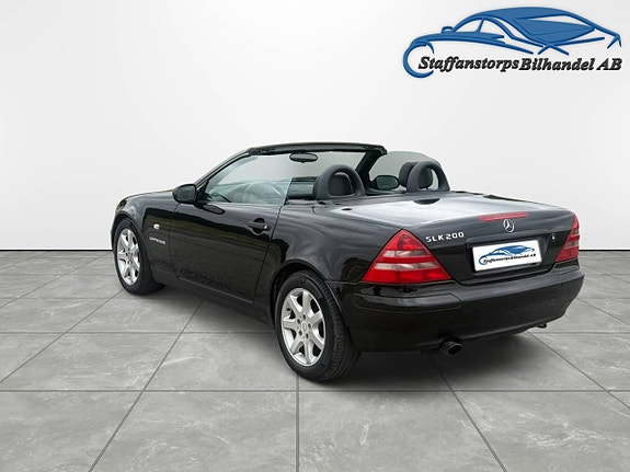 Mercedes-Benz SLK200 4 of 5