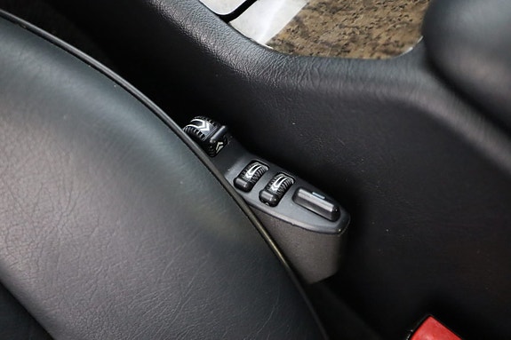 Mercedes-Benz E320 25 of 30