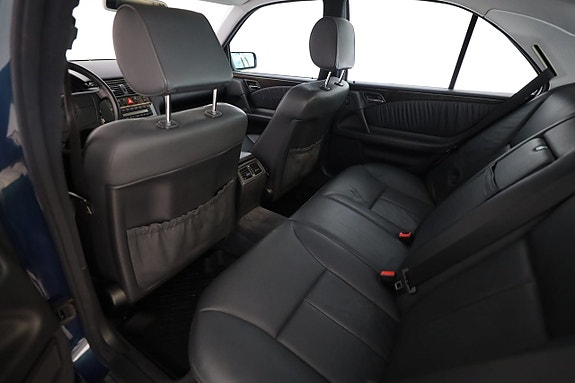 Mercedes-Benz E320 18 of 30