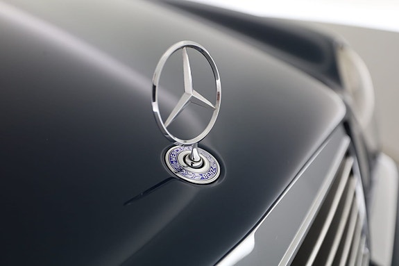 Mercedes-Benz E320 8 of 30