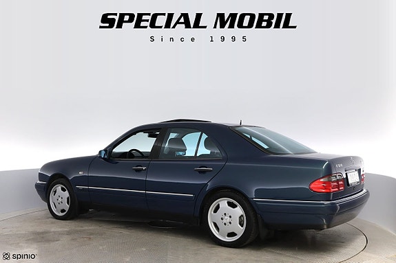 Mercedes-Benz E320 5 of 5