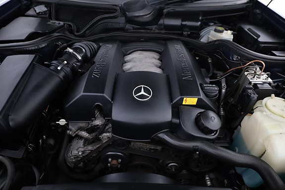 Mercedes-Benz E320 10 of 30
