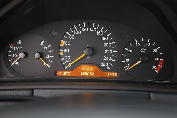 Mercedes-Benz E320 26 of 30