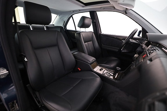 Mercedes-Benz E320 24 of 30