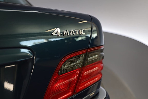 Mercedes-Benz E320 12 of 30