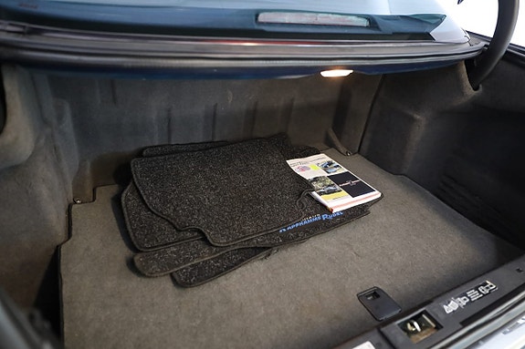 Mercedes-Benz E320 20 of 30
