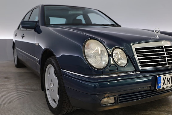 Mercedes-Benz E320 30 of 30