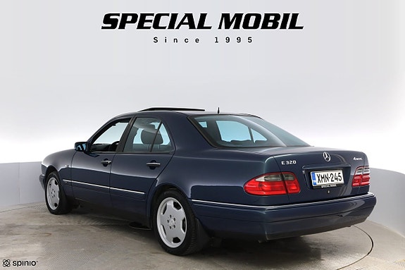Mercedes-Benz E320 4 of 5