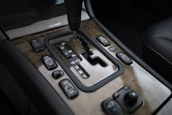 Mercedes-Benz E320 27 of 30
