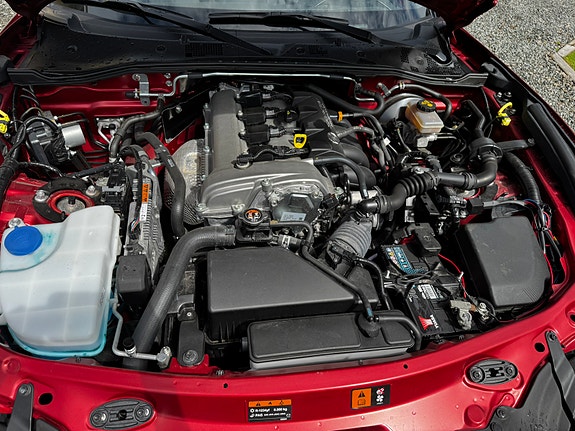 Mazda MX-5 4 of 5