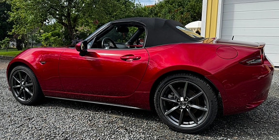 Mazda MX-5 2 of 5