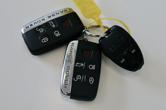 Land Rover Range Rover Sport 24 of 29