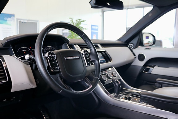 Land Rover Range Rover Sport 12 of 29