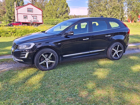 Volvo XC60 3 of 5