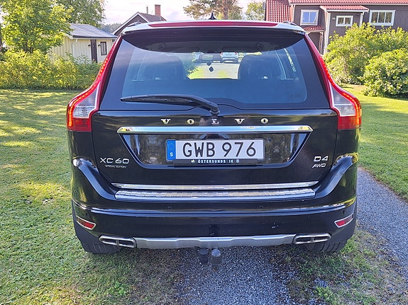 Volvo XC60 2 of 5