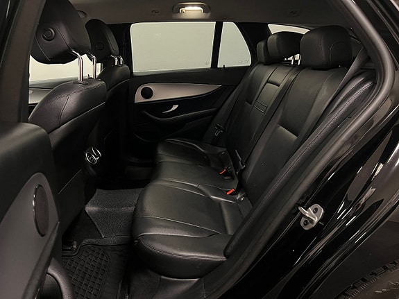 Mercedes-Benz E220 12 of 30