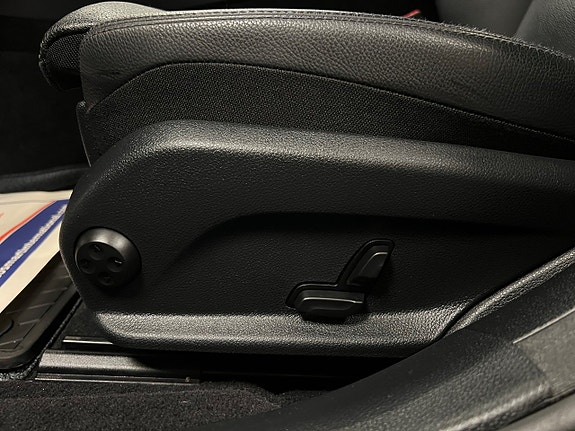Mercedes-Benz E220 11 of 30