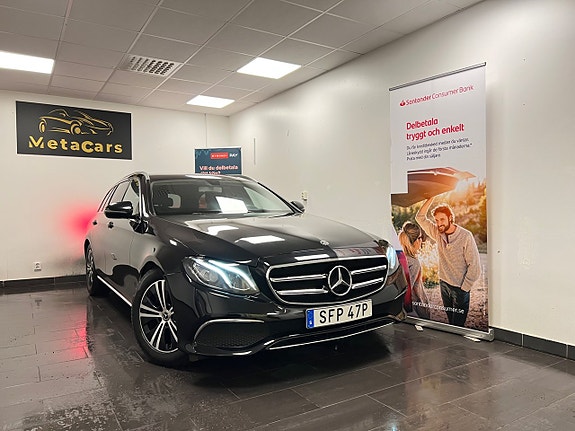 Mercedes-Benz E220 2 of 30