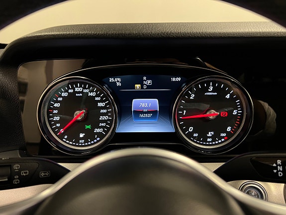 Mercedes-Benz E220 26 of 30