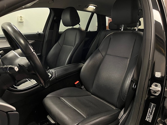 Mercedes-Benz E220 10 of 30