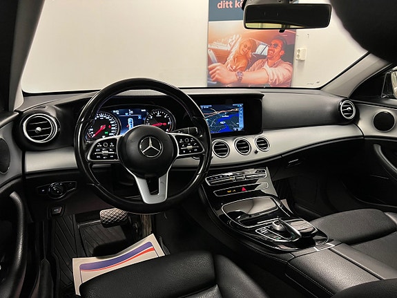 Mercedes-Benz E220 13 of 30