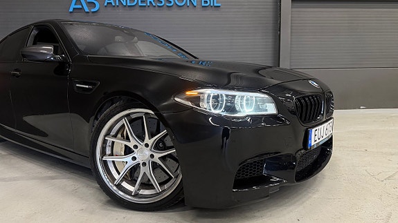BMW M5 3 of 5