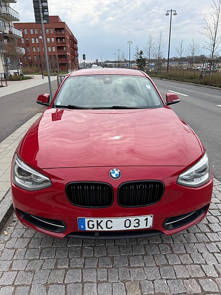 BMW 120d 2 of 5