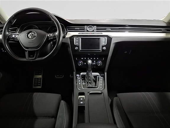 Volkswagen Passat Alltrack 11 of 28