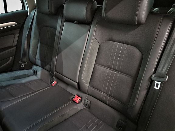 Volkswagen Passat Alltrack 19 of 28