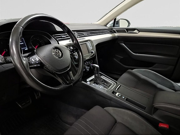 Volkswagen Passat Alltrack 10 of 28