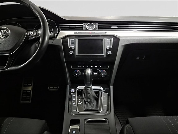 Volkswagen Passat Alltrack 13 of 28