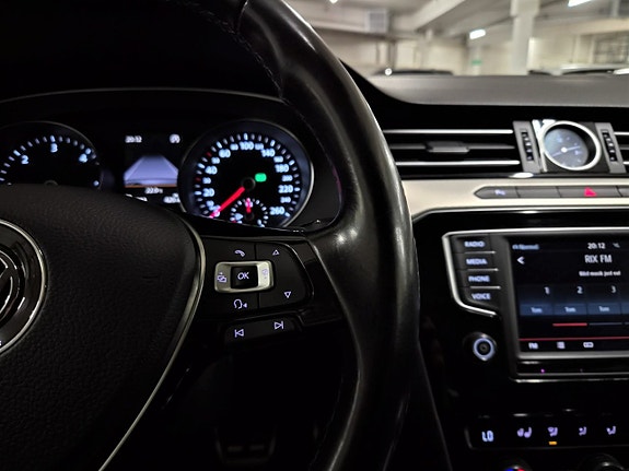 Volkswagen Passat Alltrack 16 of 28