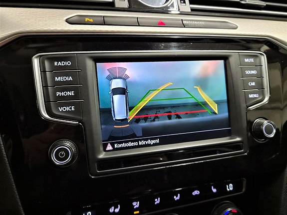 Volkswagen Passat Alltrack 21 of 28