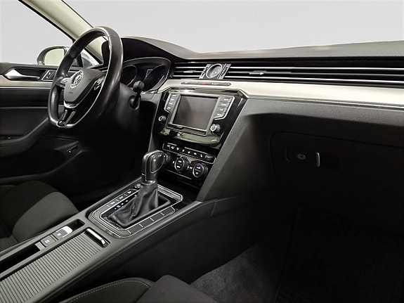 Volkswagen Passat Alltrack 12 of 28