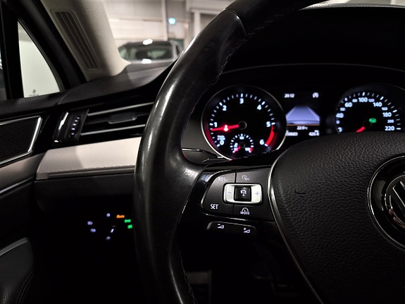 Volkswagen Passat Alltrack 15 of 28