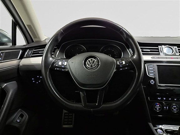 Volkswagen Passat Alltrack 14 of 28