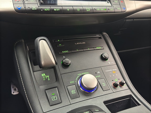 Lexus CT200h 22 of 30