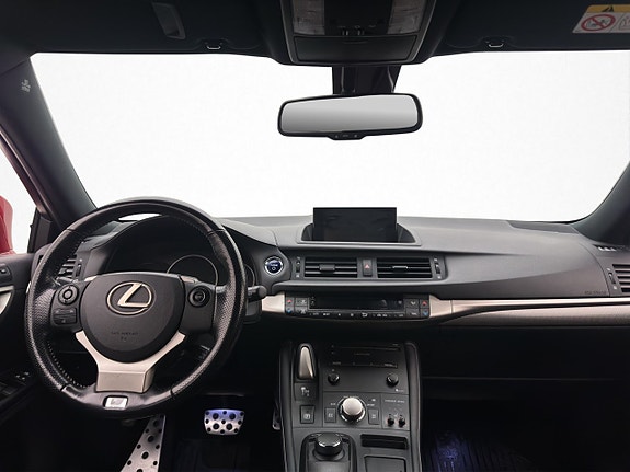 Lexus CT200h 24 of 30