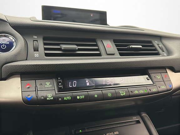 Lexus CT200h 21 of 30