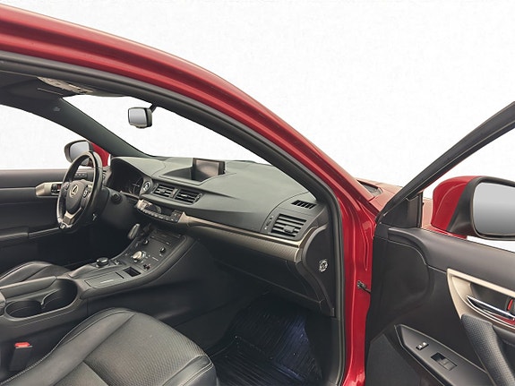 Lexus CT200h 26 of 30