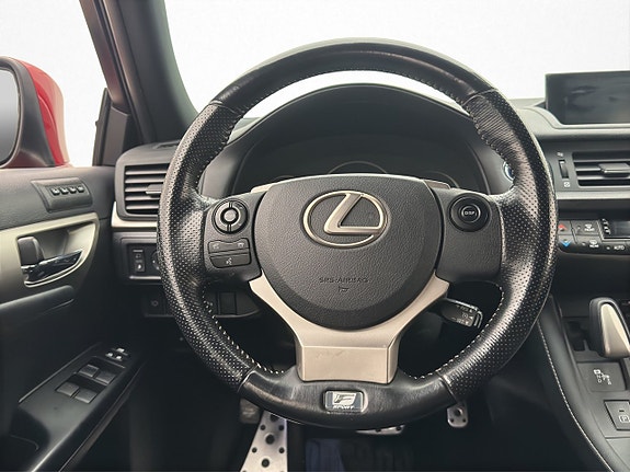 Lexus CT200h 13 of 30